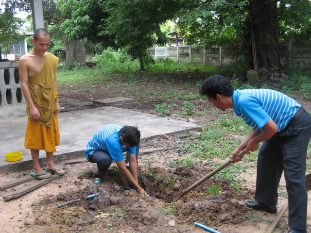 กปภ.สาขาโนนสูงจัดกิจกรรมเฉลิมพระเกียรติ \"กปภ.ร่วมใจพัฒนาวัด วัดให้บริการประชาชน\"