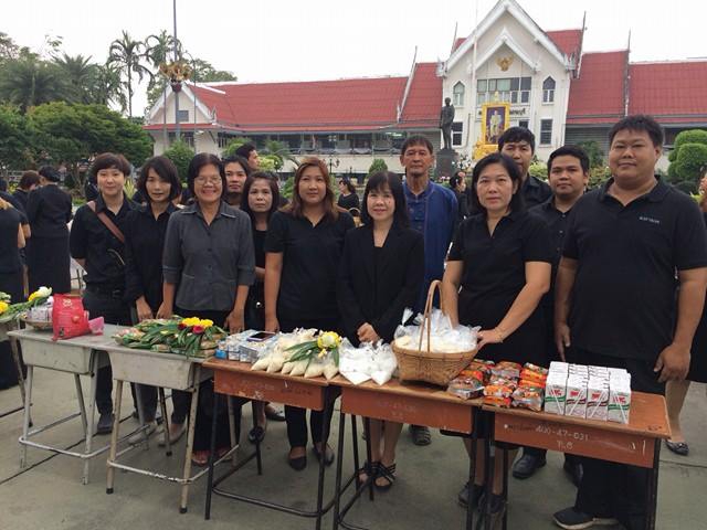 กปภ.ข.2 เข้าร่วมพิธีทำบุญตักบาตรพระสงฆ์ เพื่อถวายเป็นพระราชกุศลแด่ ในหลวง ร.9