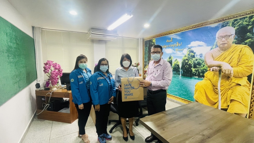 การประปาส่วนภูมิภาคสาขาไชยา ลงพื้นที่พบปะพูดคุยกับผู้ใช้น้ำรายใหญ่ จำนวน 2 ราย พร้อมมอบของที่ระลึก