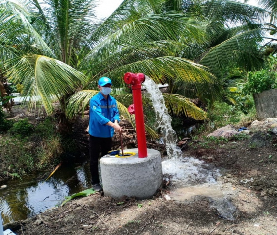 กปภ.สาขาปากพนัง ลงพื้นที่ระบายตะกอนในเส้นท่อจ่ายน้ำ (Blow off) ผ่านหัวดับเพลิง บริเวณซอยอะชิโต ตำบลหูล่อง อำเภอปากพนัง จังหวัดนครศรีธรรมราช