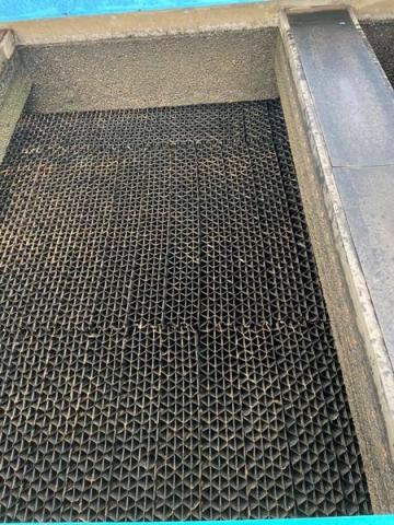 การประปาส่วนภูมิภาคสาขาตราด ดำเนินการล้างถังตกตะกอน และทำความสะอาดรอบบริเวณอาคาร ณ.สถานีผลิตน้ำปลายคลอง2