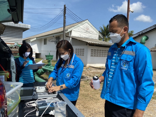 กปภ.สาขาภูเก็ต ร่วมกับงานควบคุมคุณภาพน้ำ 2 การประปาส่วนภูมิภาคเขต 4 เข้าเก็บตัวอย่างน้ำและทดสอบคุณภาพน้ำเอกชนบริเวณพื้นที่ ต.กะรน อ.เมืองภูเก็ต ต.กะทู้ อ.กะทู้ และบริเวณพื้นที่คอเอน ต.ไม้ขาว จ.ภูเก็ต