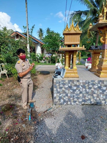 วันจันทร์ที่ 28 กุมภาพันธ์ 2565 นายสุรพงศ์ สมหวัง ผจก.กปภ.สาขากาญจนดิษฐ์ มอบหมายให้พนักงานในสายงานผลิต ออกพื้นที่ตรวจสอบคุณภาพน้ำประปา โดยการตรวจวัดค่าคลอรีน ค่าความขุ่นในน้ำประปาณ ณ ปีอมตำรวจนาตรอก และบ้านไร่หลวง ตำบลกะแดะ อำเภอกาญจนดิษฐ์ จังหวัดสุราษฎร์ธานี โดยเป็นการตรวจสอบและควบคุมคุณภาพน้ำประปาในระบบจ่าย ตามโครงการจัดการน้ำสะอาด (WSP) ตามจุดควบคุมตรวจสอบตามแผนที่กำหนด ผลการตรวจสอบคุณภาพน้ำเป็นไปตามเกณฑ์มาตรฐาน กปภ.
