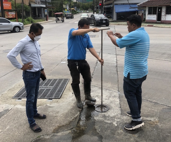 กปภ.สาขาระนอง ออกปฏิบัติการทำ Step Test หาจุดแตกรั่ว
