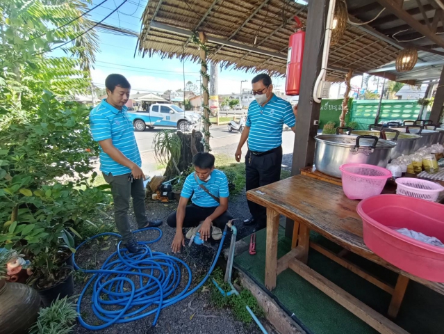 วันพฤหัสบดีที่  15 กันยายน  2565 การประปาส่วนภูมิภาคสาขากาญจนดิษฐ์ ภายใต้การบริหารงานโดย นายสุรพงศ์  สมหวัง ผู้จัดการการประปาส่วนภูมิภาคสาขากาญจนดิษฐ์  มอบหมายนายวะโรทัย ขุ้ยศร หัวหน้างาน 8 งายบริการและควบคุมน้ำสูญเสียและพนักงานในสังกัด เข้าตรวจสอบกรณีร้องเรียนเรื่องน้ำไม่ไหล บริเวณถนนด้านหน้าอำเภอกาญจนดิษฐ์ ร้านอาหารโพธิ์ทะเล  ตำบลกะแดะ  อำเภอกาญจนดิษฐ์  จังหวัดสุราษฎร์ธานี เพื่อ เป็นการให้บริการน้ำประปาอย่างเต็มประสิทธิภาพตามมาตรฐานของ กปภ.