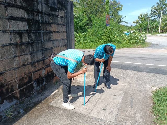 วันพฤหัสบดีที่ 15 กันยายน  2565 การประปาส่วนภูมิภาคสาขากาญจนดิษฐ์ ภายใต้การบริหารงานโดย นายสุรพงศ์  สมหวัง ผู้จัดการการประปาส่วนภูมิภาคสาขากาญจนดิษฐ์  มอบหมายนายวะโรทัย ขุ้ยศร หัวหน้างาน 8 งานบริการและควบคุมน้ำสูญเสีย และพนักงานในสังกัด  ลงพื้นที่สำรวจ หาท่อแตกท่อรั่ว บริเวณตลาดท่าทองใหม่ ซอยตรงข้ามวัดท่าไทร ตำบลท่าทองใหม่ อำเภอกาญจนดิษฐ์ จังหวัดสุราษฎร์ธานี เพื่อลดน้ำสูญเสียในระบบจำหน่ายและเพิ่มแรงดันในเส้นท่อ เป็นการให้บริการน้ำประปาอย่างเต็มประสิทธิภาพตามมาตรฐานของ กปภ.