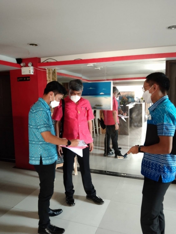 กปภ.สาขาภูเก็ต ลงพื้นตรวจสอบระบบท่อภายในอาคารและมาตรวัดน้ำของโรงแรมเดอะชิลลี่ ป่าตอง