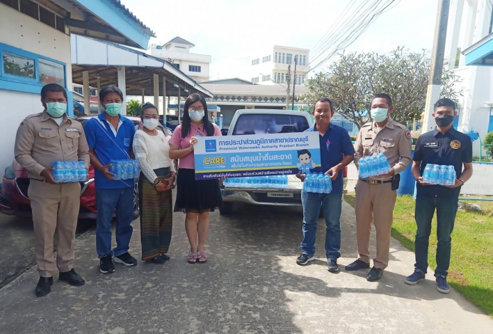 กปภ.สาขาปราณบุรี มอบน้ำดื่มตราสัญลักษณ์ ตามโครงการ CSR ให้กับอำเภอหัวหิน   ใช้ในกิจกรรมจิตอาสารอบเขตพระราชฐานเนื่องในโอกาส วันพ่อแห่งชาติ