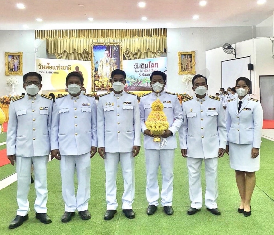 กปภ.สาขาพนมทวน ร่วมพิธีทำบุญตักบาตรเพื่อถวายเป็นพระราชกุศล, พิธีวางพานพุ่มและพิธีถวายบังคม เพื่อถวายราชสดุดี เนื่องในวันคล้ายวันพระบรมราชสมภพ พระบาทสมเด็จพระบรมชนกาธิเบศร มหาภูมิพลอดุลยเดชมหาราช บรมนาถบพิตร วันดินโลก วันชาติ และวันพ่อแห่งชาติ วันที่ 5 ธันวาคม 2565