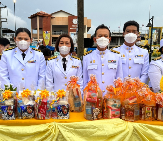 การประปาส่วนภูมิภาคสาขาชุมพรร่วมกิจกรรม ทำบุญตักบาตร บริเวณ ลานหน้าเทศบาลจังหวัดชุมพร เนื่องในวันคล้ายวันพระบรมราชสมภพ พระบาทสมเด็จพระบรมชนกาธิเบศร มหาภูมิพลอดุลยเดชมหาราช บรมนาถบพิตร วันชาติ และวันพ่อแห่งชาติ พ.ศ.2565