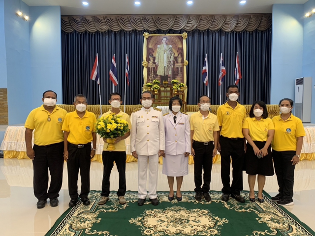 กปภ.สาขาปากพนัง เข้าร่วมพิธีวางพานพุ่มดอกไม้และพิธีถวายบังคมหน้าพระบรมฉายาลักษณ์ พระบาทสมเด็จพระบรมชนกาธิเบศร มหาภูมิพลอดุลยเดชมหาราช บรมนาถบพิตร