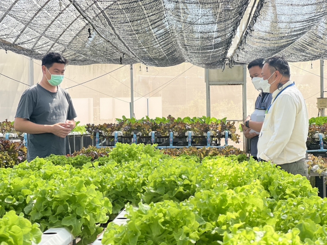 กปภ.สาขาสมุทรสงคราม เข้าเยี่ยมเยือนลูกค้าใน โครงการมุ่งมั่นเพื่อปวงชนเติมใจให้กัน (HOME CARE)