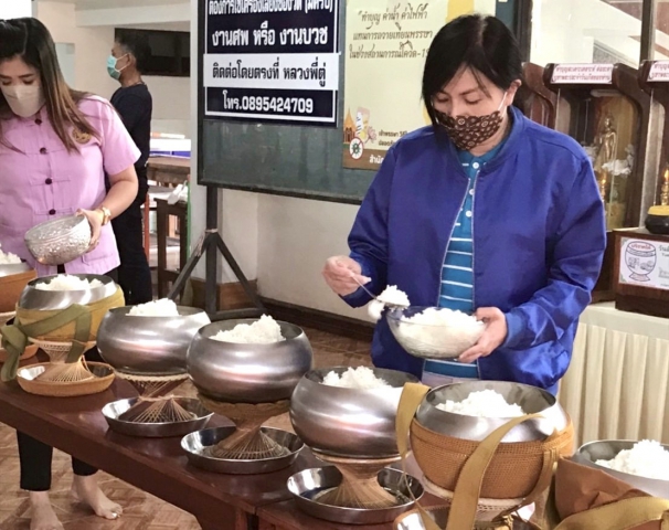 กปภ.สาขาขลุง เข้าร่วมกิจกรรมเข้าวัดทำบุญวันธรรมสวนะ (วันพระ) ณ วัดวันยาวล่าง ตำบลวันยาว อำเภอขลุง จังหวัดจันทบุรี