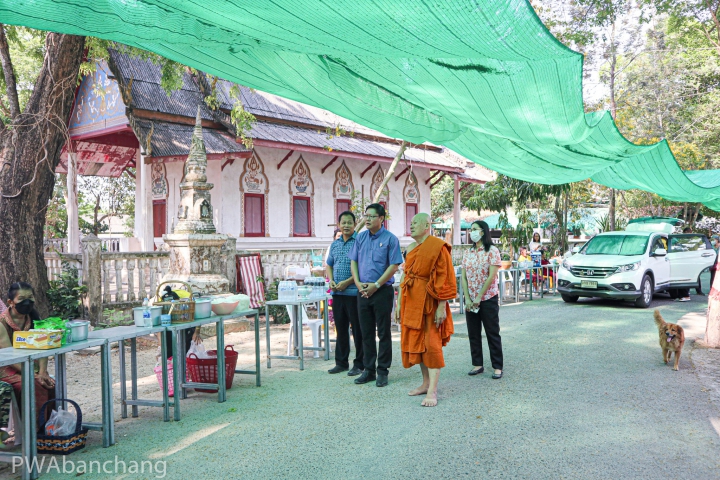 สาขาบ้านฉาง สัมพันธ์วัดและชุมชน ถวายน้ำดื่ม โครงการบรรพชาสามเณรภาคฤดูร้อน