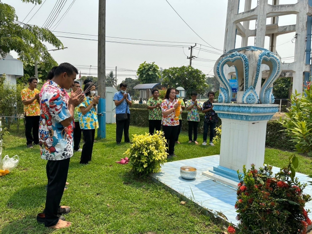 กปภ.สาขาสวรรคโลก จัดกิจกรรมสรงน้ำพระพุทธรูป และพระแม่ธรณี เนื่องในวันสงกรานต์ 2566