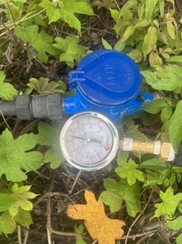 การประปาส่วนภูมิภาคสาขาท่าแซะ ตรวจสอบแรงดันน้ำ ในพื้นที่ชุมชนบ้านเนินสันติ ตำบลท่าแซะ อำเภอท่าแซะ จังหวัดชุมพร