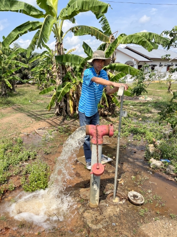 กปภ.สาขาพังงา ลงพื้นที่ระบายตะกอนในเส้นท่อ