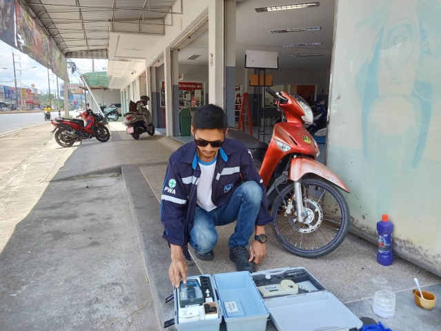 การประปาส่วนภูมิภาคสาขาคลองท่อมตรวจสอบคุณภาพน้ำ บริเวณพื้นที่ตำบลคลองท่อมใต้ อำเภอคลองท่อม จังหวัดกระบี่