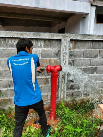 การประปาส่วนภูมิภาค สาขากาญจนดิษฐ์ ลงพื้นที่ ทำความสะอาด ระบายตะกอนในเส้นท่อจ่ายน้ำ ผ่านหัวดับเพลิงและท่อหน้ามาตรประจำเดือน เมษายน 2566