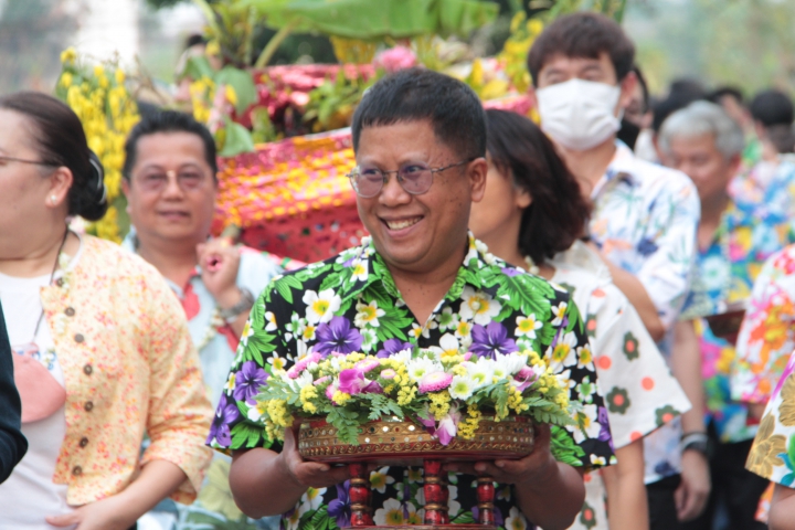 การประปาส่วนภูมิภาคเขต 9 จัดงาน สืบสานป๋าเวณีปี๋ใหม่เมือง ประจำปี 2566 จัดกิจกรรมรดน้ำดำหัว, ขอขมาและรับพรจากผู้อาวุโส, ผู้บริหารอาวุโส และ อดีตผู้บริหาร เนื่องในโอกาสเทศกาลสงกรานต์ของไทย โดยมีผู้บริหารการประปาส่วนภูมิภาคเขต 9, ผู้จัดการ การประปาส่วนภูมิภาคสาขา, หัวหน้างาน และ พนักงานในสังกัดร่วมกิจกรรม