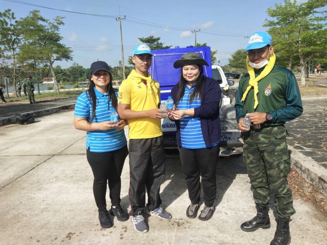 การประปาส่วนภูมิภาคสาขาชุมพรร่วมกิจกรรมจิตอาสา บริเวณพื้นที่ในโครงการพระราชดำริหนองใหญ่ ตำบลบางลึก อำเภอเมือง จังหวัดชุมพร พร้อมสนับสนุนน้ำดื่มบรรจุขวดตราสัญลักษณ์ กปภ.เพื่อใช้ในกิจกรรม