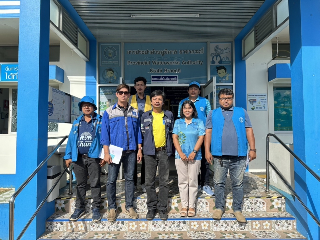 กปภ.สาขากระบี่ ดำเนินงานตามแผนบริหารจัดการน้ำสูญเสียเชิงรุก เดินหน้าลงพื้นที่ ถนนเหนือคลอง-เขาพนม ตำบลเหนือคลอง อำเภอเหนือคลอง จังหวัดกระบี่ เดินเท้าหาท่อแตกรั่ว พร้อมซ่อมปิดจุด เพื่อลดการเกิดน้ำสูญเสีย