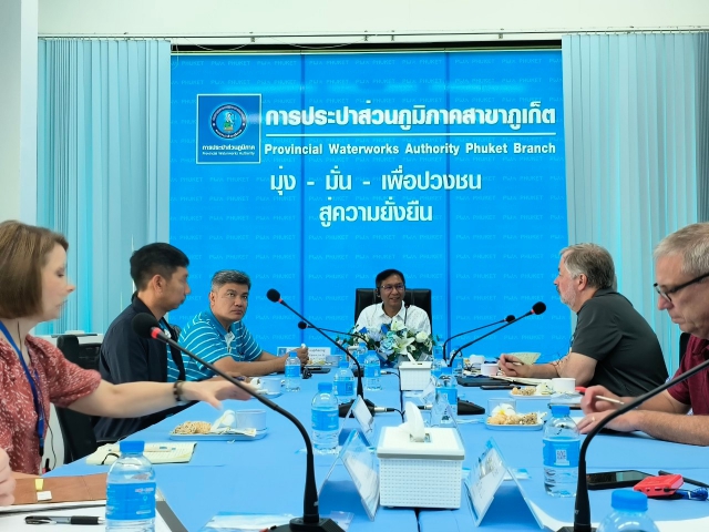 นายสุรชัย เชื้อแพ่ง รองผู้ว่าการ (ปฏิบัติการ 5) นายประทีป กุศลวัฒนะ ผู้อำนวยการการประปาส่วนภูมิภาคเขต 4 ร่วมประชุม กับตัวแทนจาก Milwaukee Water Works ณ การประปาส่วนภูมิภาคสาขาภูเก็ต