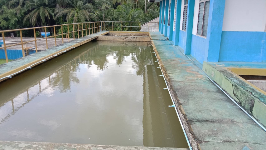 การประปาส่วนภูมิภาคสาขาคลองท่อมดำเนินการล้างถังตกตะกอน โรงกรองน้ำคลองท่อม