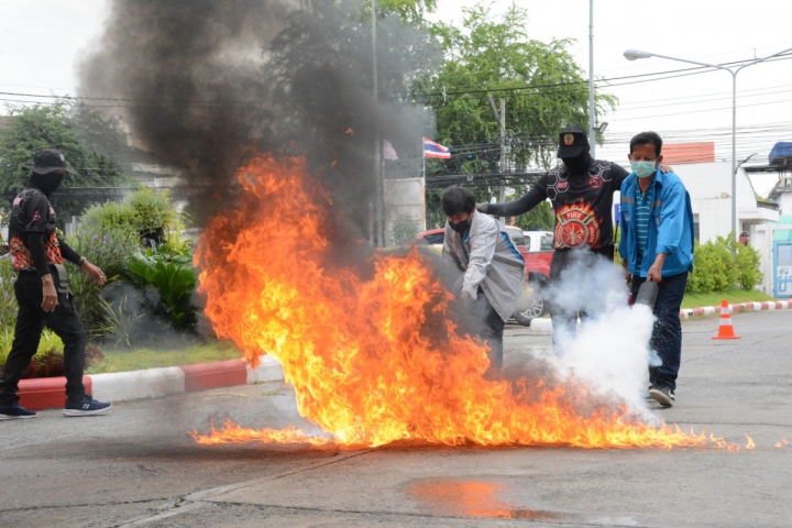กปภ.สาขารังสิต(พ) พร้อมกปภ.ในจังหวัดปทุมธานี ร่วมฝึกอบรม การดับเพลิงเบื้องต้นและการอพยพหนีไฟ ประจำปี 2566