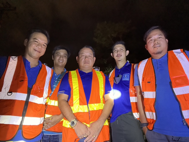 กปภ.สาขากำแพงเพชร รวมทีมงานบริการ หาท่อแตกรั่ว เน้นซ่อมทันที