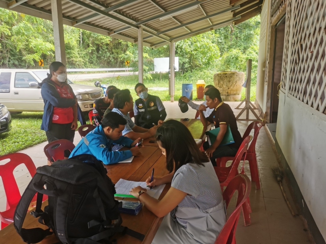 กปภ.สาขาตราดลงพื้นที่ให้ ความรู้ ให้คำแนะนำระบบผลิต ระบบจ่ายน้ำประปา หมู่ 5 องค์การบริหารส่วนตำบลด่านชุมพล อ.บ่อไร่ จ.ตราด