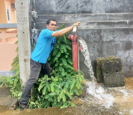 กปภ.สาขาระนอง รักษาคุณภาพน้ำประปาใสสะอาด ดำเนินการตามแผนระบายตะกอนในเส้นท่อ ประจำเดือน มิถุนายน 2566