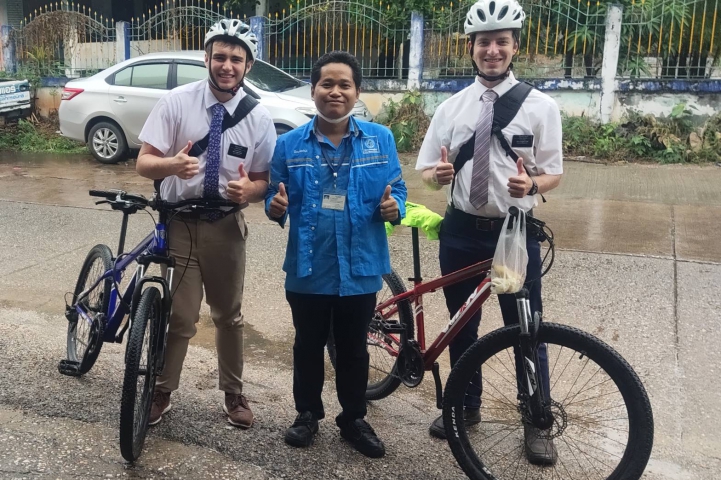 กปภ.สาขากำแพงเพชร ยืนหนึ่งด้านบริการ ส่งมิสเตอร์ประปา แก้ไขน้ำรั่วบริการดีประทับใจ