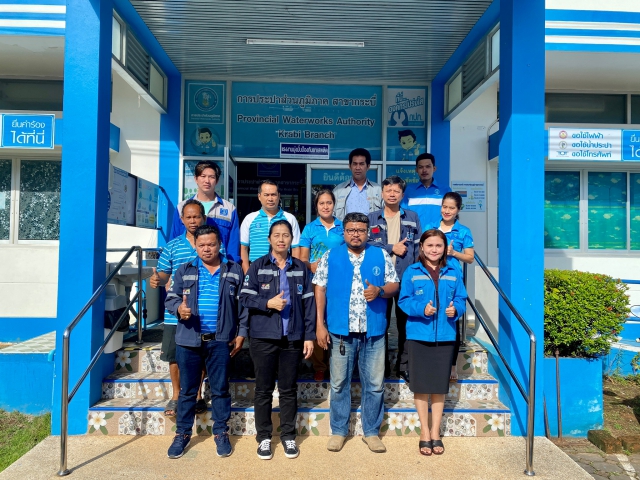 กปภ.สาขากระบี่ ดำเนินงานตามแผนบริหารจัดการน้ำสูญเสียเชิงรุก เดินหน้าลงพื้นที่ ตำบลกระบี่น้อย อำเภอเมือง จังหวัดกระบี่ เดินเท้าหาท่อแตกรั่ว พร้อมซ่อมปิดจุด เพื่อลดการเกิดน้ำสูญเสีย