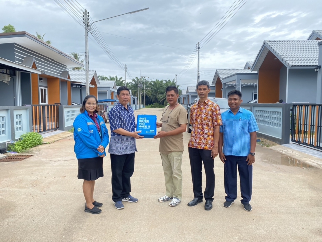 การประปาส่วนภูมิภาคสาขากาญจนดิษฐ์ ลงพื้นที่พบผู้ใช้น้ำรายใหญ่ ภายใต้กิจกรรมมุ่งมั่นเพื่อปวงชน เติมใจให้กันประจำปี 2566 ณ โครงการบ้านจันทร์จิราวิลเลจ  ตำบลทุ่งกง กาญจนดิษฐ์ อำเภอกาญจนดิษฐ์ จังหวัดสุราษฎร์ธานี
