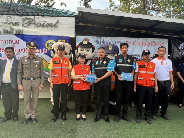 การประปาส่วนภูมิภาคสาขาเพชรบุรี มอบน้ำดื่มบรรจุขวดตราสัญลักษณ์ กปภ.