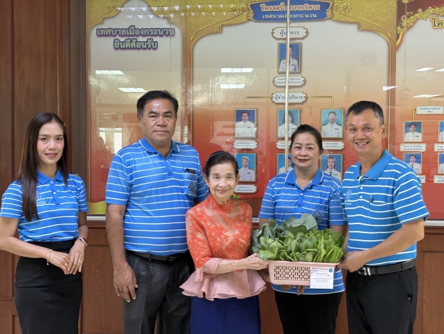 การประปาส่วนภูมิภาคสาขากระนวน เข้าพบนายกเทศมนตรีเมืองกระนวน เพื่อมอบผักในโครงการ บ้านนี้มีรัก ปลูกผักกินเอง