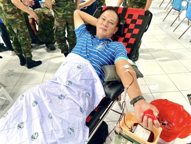 กปภ.สาขาคลองใหญ่ เข้าร่วมกิจกรรมบริจาคโลหิต พร้อมสนับสนุนน้ำดื่มบรรจุขวดตราสัญลักษณ์ กปภ. ให้กับ ที่ว่าการอำเภอคลองใหญ่