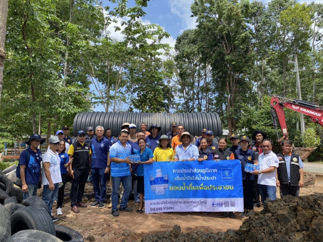 การประปาส่วนภูมิภาคสาขาคลองใหญ่ โดย นายประสิทธิ์ เจริญวงษ์ ผู้จัดการ กปภ.สาขาคลองใหญ่ มอบหมายให้ นายธวัชชัย ภูมิสถาน หัวหน้างานผลิต พร้อมด้วยพนักงานในสังกัด มอบน้ำดื่มบรรจุขวดตราสัญลักษณ์ กปภ. จำนวน 120 ขวด ให้กับ โรงเรียนวัดตะกาง