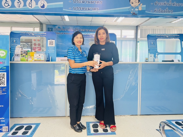 การประปาส่วนภูมิภาคสาขาคลองท่อม ดำเนินกิจกรรมมอบของที่ระลึกแก่ลูกค้าดีเด่น 3 ราย