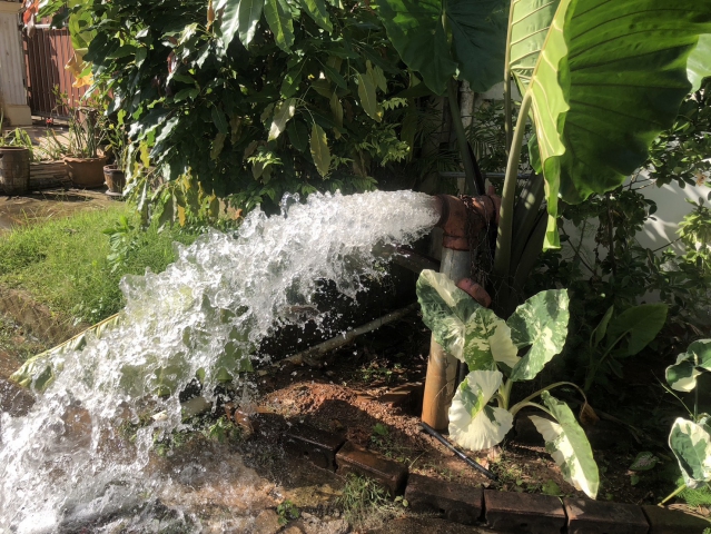 กปภ.สาขากระบี่ ดำเนินการตามแผนงานบริการและควบคุมน้ำสูญเสีย โบล์วน้ำเพื่อระบายตะกอนในเส้นท่อ บริเวณพื้นที่ บ้านหนองกก และ ริมชล ตำบลไสไทย  อำเภอเมืองกระบี่ จังหวัดกระบี่