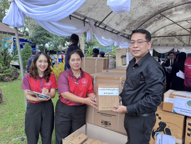 การประปาส่วนภูมิภาคสาขาชุมพร ร่วมกิจกรรมวันรวมน้ำใจจังหวัดชุมพร ประจำปี 2568 มอบสิ่งของเพื่อใช้เป็นของรางวัลร้านกาชาดจังหวัดชุมพร  ประจำปี 2568