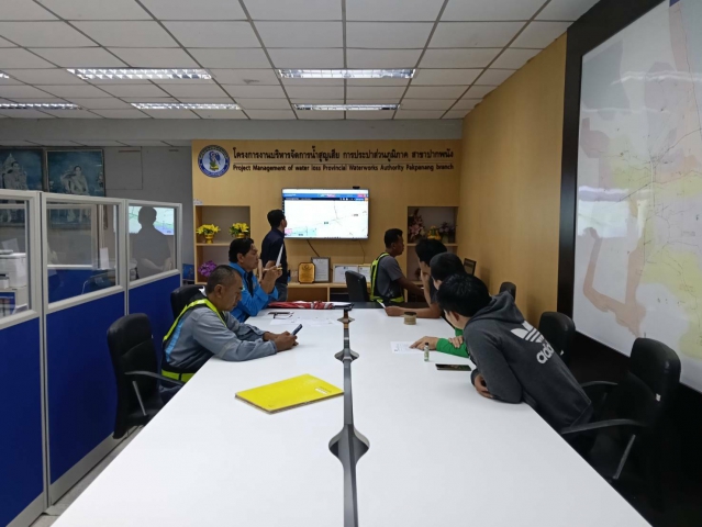 กปภ.สาขาปากพนัง ลงพื้นที่เดินสำรวจหาท่อแตก/ท่อรั่ว จากการทำ step test  ตามแผนลดน้ำสูญเสีย บริเวณพื้นที่ DMA-02 บริเวณตรงข้าม กปภ.สาขาปากพนัง ตำบลปากพนังฝั่งตะวันตก อำเภอปากพนัง จังหวัดนครศรีธรรมราช