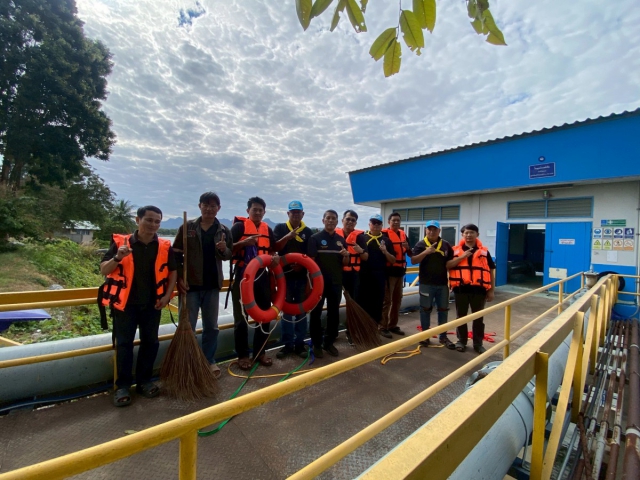 กปภ.สาขากาญจนบุรี  จัดกิจกรรมจิตอาสาบำเพ็ญสาธารณประโยชน์และบำเพ็ญกุศล เนื่องในวันคล้ายวันพระบรมราชสมภพ พระบาทสมเด็จพระบรมชนกาธิเบศร มหาภูมิพลอดุลยเดชมหาราช บรมนาถบพิตร วันชาติ และวันพ่อแห่งชาติ 5 ธันวาคม 2568