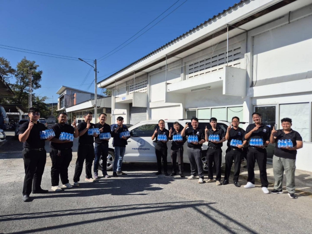 กปภ.เขต 1 สนับสนุนน้ำดื่ม 4,800 ขวด ส่งมอบให้ กปภ.เขต 8 เพื่อสนับสนุนกองทัพและศูนย์พักพิงจากสถานการณ์ความไม่สงบบริเวณชายแดนไทย - กัมพูชา