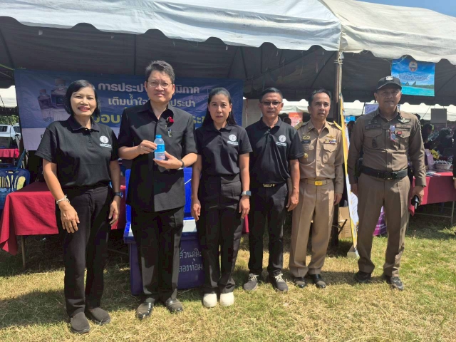 การประปาส่วนภูมิภาคสาขาคลองท่อมมอบน้ำดื่มบรรจุขวดตราสัญลักษณ์ กปภ.