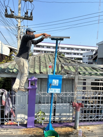 การประปาส่วนภูมิภาคสาขาเพชรบุรี ดำเนินการทำความสะอาดแผงโซลาเซลล์และอุปกรณ์ในตู้ DMA อุปกรณ์ตู้ P3