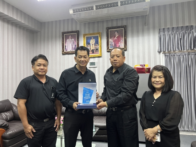 กปภ.สาขาพะเยา มอบโล่ประกาศเกียรติคุณแก่เทศบาลเมืองดอกคำใต้ และเทศบาลตำบลดงเจน ประจำปีงบประมาณ 2568