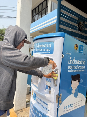 การประปาส่วนภูมิภาคสาขาเพชรบุรี ตรวจเช็คทำความสะอาดแท่นน้ำดื่มและตู้กดน้ำดื่ม โครงการน้ำประปาดื่มได้