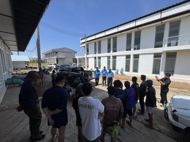 กปภ.สาขากาญจนบุรี แนะนำ, แลกเปลี่ยนความรู้และฝึกปฏิบัติล้างถังตกตะกอนให้เจ้าหน้าที่ประปา อบต.บ้านเก่า ณ สถานีผลิตน้ำประปา อบต.บ้านเก่า ต.บ้านเก่า อ.เมืองฯ จ.กาญจนบุรี